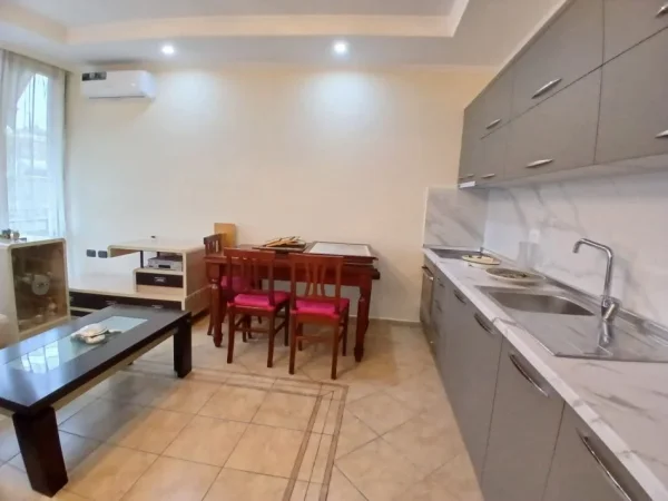 Tirane, jepet me qera apartament 2+1+Ballkon Kati 2, 80 m² 500 € (Te Medreseja e tiranes , RRuga Riza Cerova)