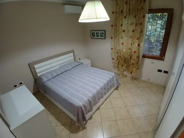 Tirane, jepet me qera apartament 2+1+Ballkon Kati 2, 80 m² 500 € (Te Medreseja e tiranes , RRuga Riza Cerova)