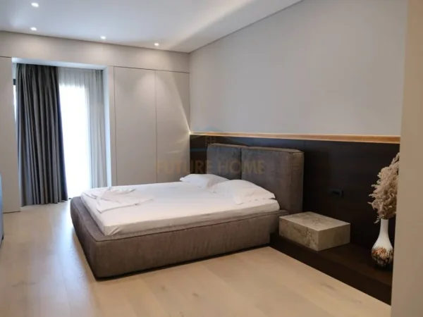 Tirane, shitet apartament duplex 3+1 , 365 m² (Squere 21)