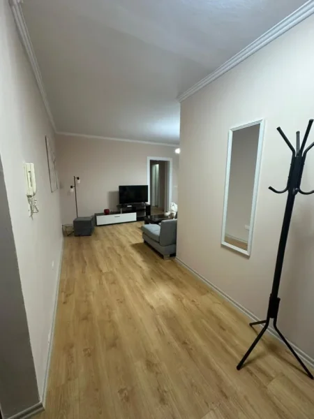 Tirane, jepet me qera apartament 2+1+Ballkon Kati 2, 90 m² 650 € (Ish fusha e aviacionit)
