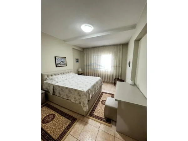 Tirane, jepet me qera apartament 2+1+Aneks+Ballkon Kati 4, 106 m² 750 € (SHESHI WILLSON)