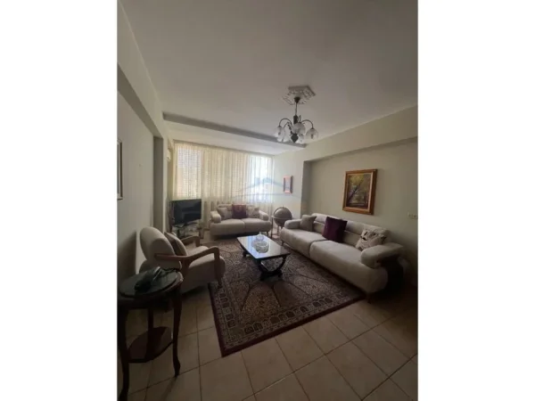Tirane, jepet me qera apartament 2+1+Aneks+Ballkon Kati 4, 106 m² 750 € (SHESHI WILLSON)