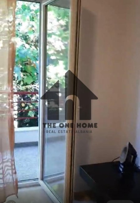 Tirane, jepet me qera apartament 1+1+Ballkon Kati 2, 65 m² 400 € (lIQENI THAT)