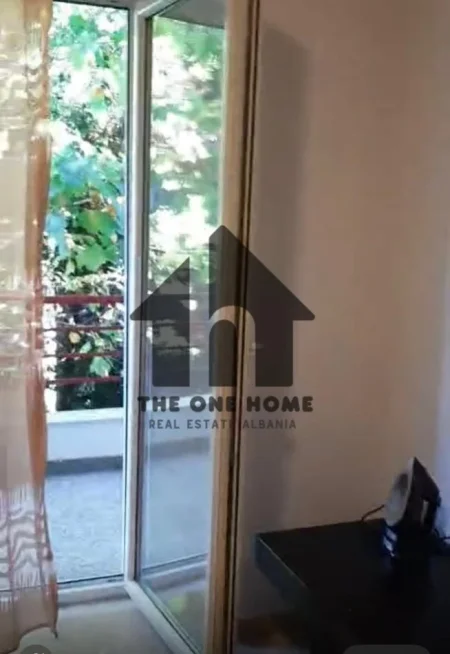 Tirane, jepet me qera apartament 1+1+Ballkon Kati 2, 65 m² 400 € (lIQENI THAT)