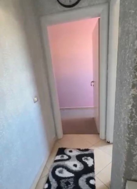 Durres, jepet me qera apartament 1+1+Ballkon Kati 2, 65 m² 250 € (QERA 1+1+BALLKON ILIR SHANI SPITALI KATI 2 ME ASHENSOR PER AFATGJATE JEPER PER CIFT 0692039456)