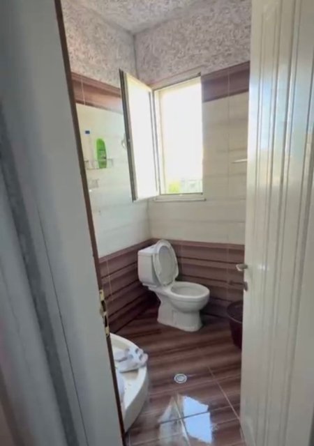 Durres, jepet me qera apartament 1+1+Ballkon Kati 2, 65 m² 250 € (QERA 1+1+BALLKON ILIR SHANI SPITALI KATI 2 ME ASHENSOR PER AFATGJATE JEPER PER CIFT 0692039456)