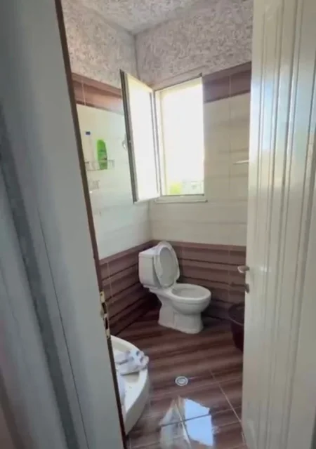 Durres, jepet me qera apartament 1+1+Ballkon Kati 2, 65 m² 250 € (QERA 1+1+BALLKON ILIR SHANI SPITALI KATI 2 ME ASHENSOR PER AFATGJATE JEPER PER CIFT 0692039456)