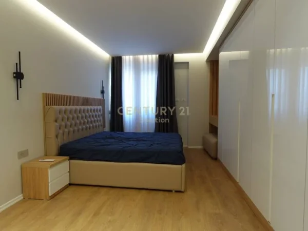 Tirane, jepet me qera apartament 2+1 +2 POSTE PARKIMI ,Kati 3, 105 m² 1250 € (Liqeni i Thate)