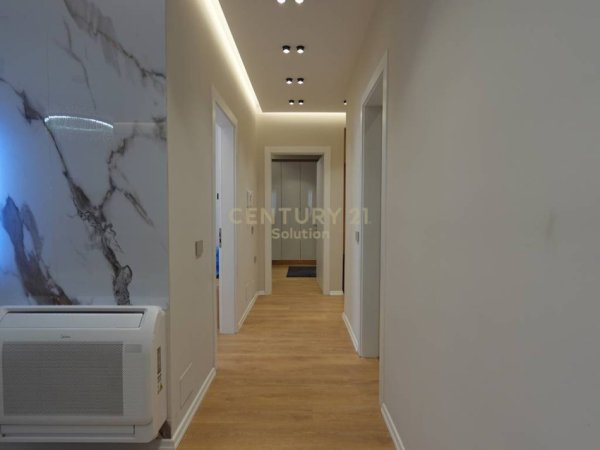 Tirane, jepet me qera apartament 2+1 +2 POSTE PARKIMI ,Kati 3, 105 m² 1.350 € (Liqeni i Thate)