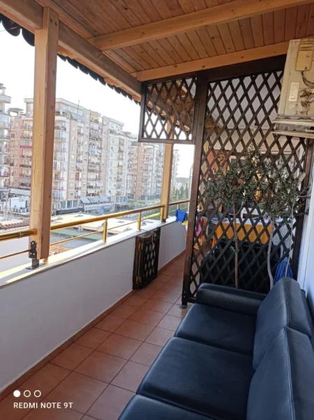 Tirane, jepet me qera apartament 1+1+Aneks+Ballkon Kati 5, 90 m² 500 € (Don bosko)