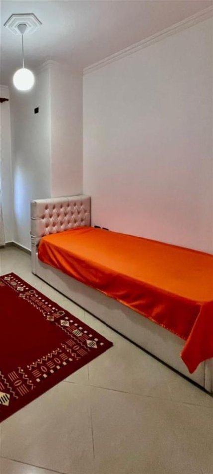 Tirane, jepet me qera apartament 2+1+Ballkon Kati 2, 90 m² 500 € (Selite ,50m nga shkolla marin barleti)