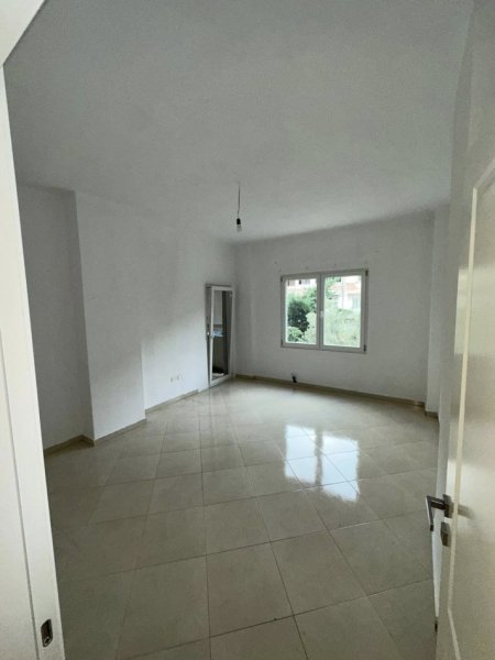 Durres, jepet me qera apartament 1+1+Ballkon Kati 1, 500 € (STACIONI TRENIT)