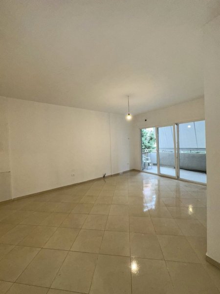 Durres, jepet me qera apartament 1+1+Ballkon Kati 1, 500 € (STACIONI TRENIT)