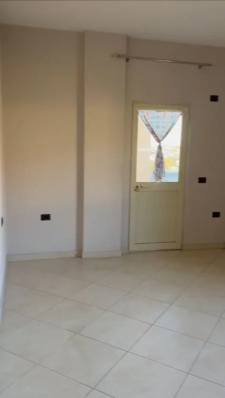 Tirane, jepet me qera apartament 1+1+Ballkon Kati 2, 57 m² 350 € (Kinostudio , te rajoni nr 04)