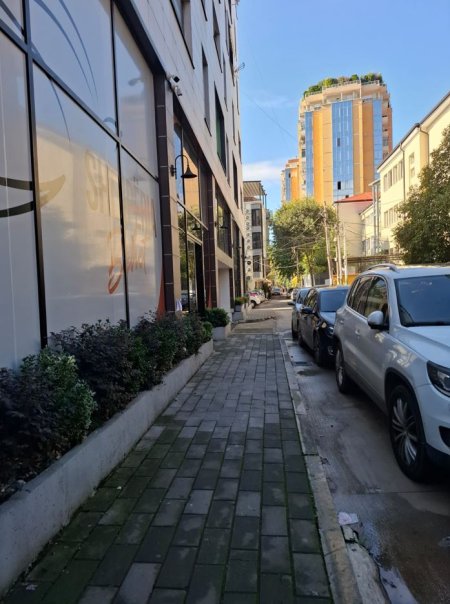 Jepet me qera zyre Kati 1, 95 m² 800 € (Jeronim De Rada)