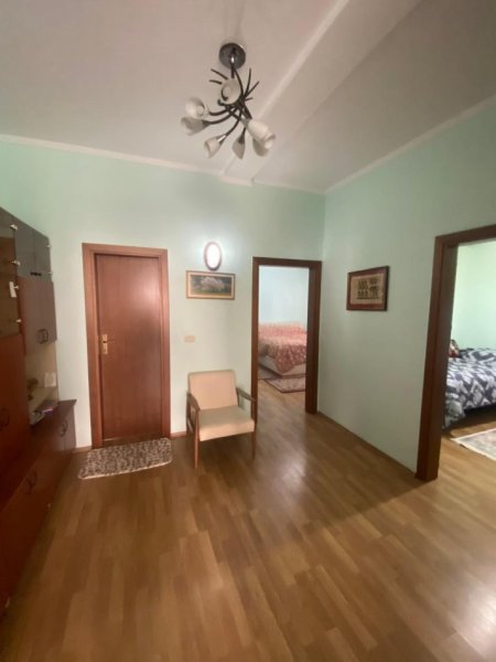 Tirane, jepet me qera apartament 2+1+Ballkon Kati 2, 89 m² 500 € (Pazari i ri , rruga qemal stafa)