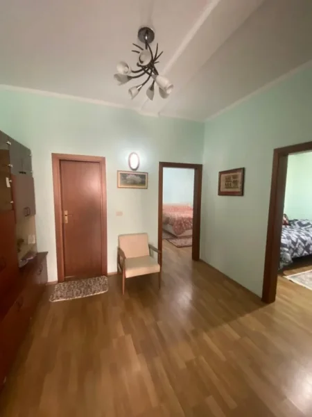 Tirane, jepet me qera apartament 2+1+Ballkon Kati 2, 89 m² 500 € (Pazari i ri , rruga qemal stafa)