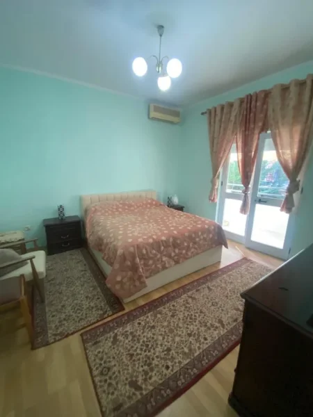 Tirane, jepet me qera apartament 2+1+Ballkon Kati 2, 89 m² 500 € (Pazari i ri , rruga qemal stafa)