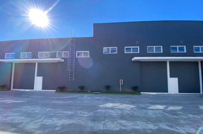 Tirane, jepet me qera magazine Kati 0, 1.900 m²