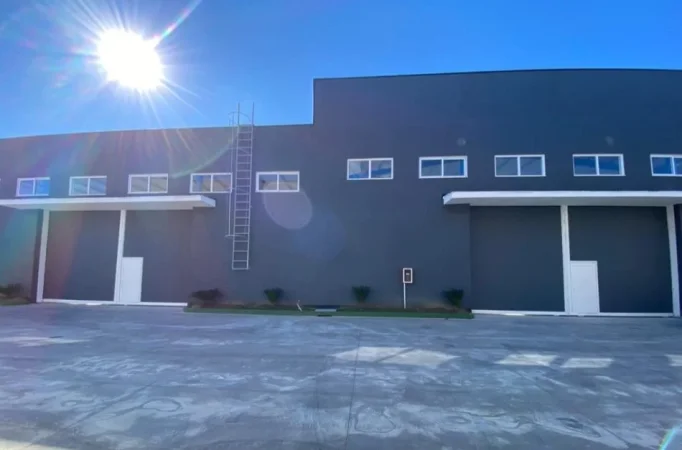 Tirane, jepet me qera magazine Kati 0, 1.900 m²