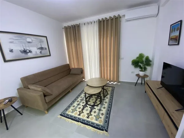 Tirane, jepet me qera apartament 1+1 Kati 2, 60 m² 700 € (Rruga e Durresit prane hotel Colosseo)