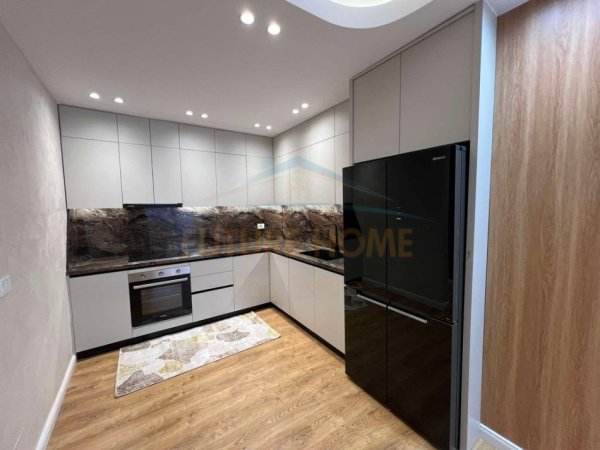 Tirane, shitet apartament 2+1+Ballkon Kati 1, 92 m² 173.000 € (Astir, Teodor Keko)