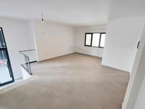 Tirane, shitet dyqan Kati 0, 44 m² 170.000 € (Green City)