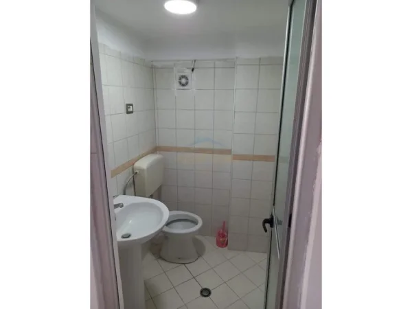 Tirane, shitet dyqan Kati 0, 50 m² 150.000 € (Yzberisht , Tirane)