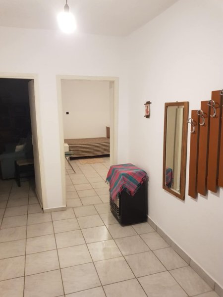 Tirane, jepet me qera nga Pronari, pa-komision apartament 1+1 Kati 1, 60 m² 350 € (rruga 5 maj)