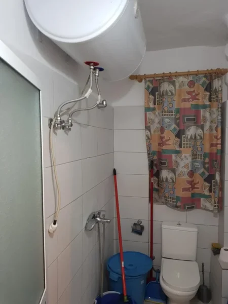 Tirane, jepet me qera nga Pronari, pa-komision apartament 1+1 Kati 1, 60 m² 350 € (rruga 5 maj)