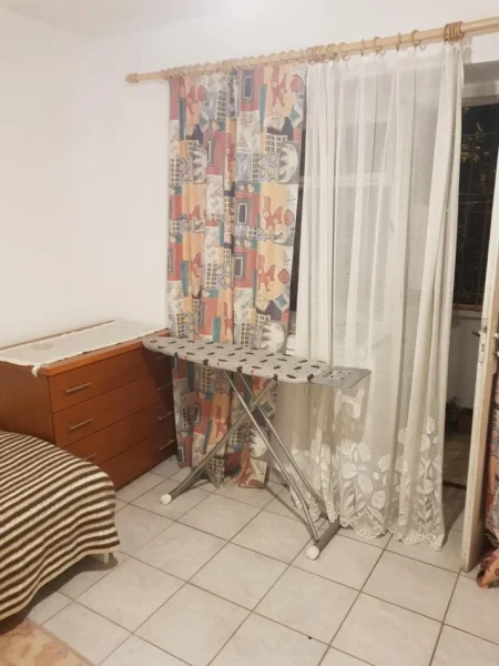 Tirane, jepet me qera nga Pronari, pa-komision apartament 1+1 Kati 1, 60 m² 350 € (rruga 5 maj)