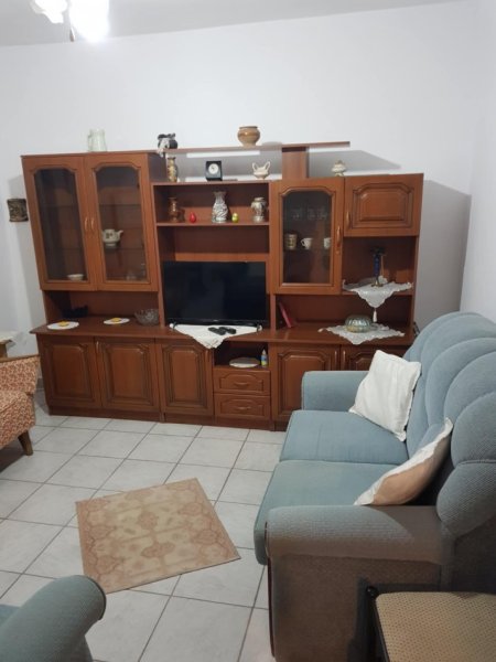 Tirane, jepet me qera nga Pronari, pa-komision apartament 1+1 Kati 1, 60 m² 350 € (rruga 5 maj)