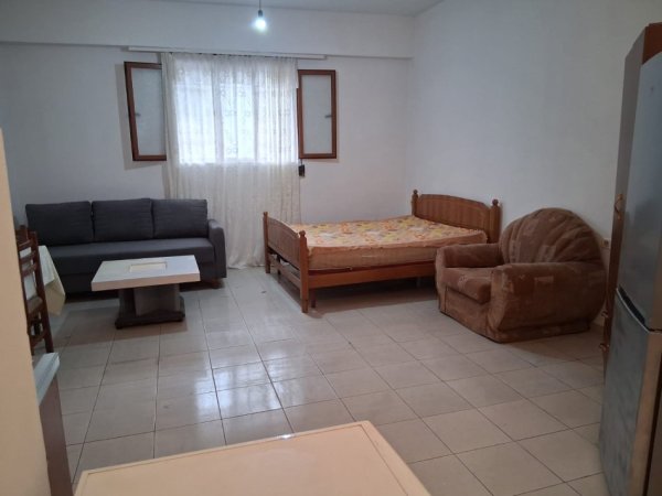 Tirane, jap me qera garsonier , 34 m² 150 € (Rruga e Kercikeve,ngjitur me Bar Palma)