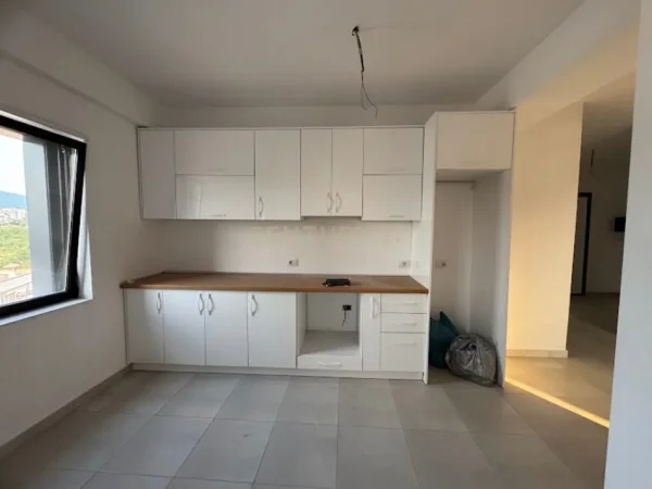 Tirane, shitet apartament 2+1 Kati 3, 75 m² 180.000 € (Kodra diellit)