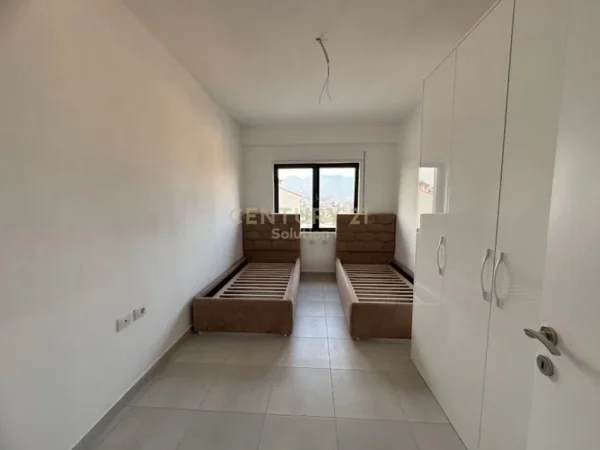 Tirane, shitet apartament 2+1 Kati 3, 75 m² 180.000 € (Kodra diellit)