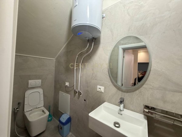 Tirane, jepet me qera apartament 2+1 Kati 1, 80 m² 800 € (Rruga Barrikadave)