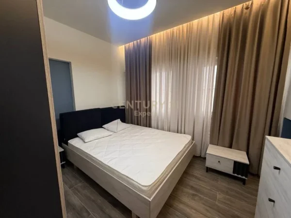 Tirane, jepet me qera apartament 2+1 Kati 1, 80 m² 800 € (Rruga Barrikadave)