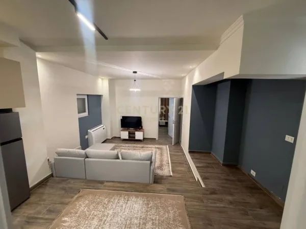 Tirane, jepet me qera apartament 2+1 Kati 1, 80 m² 800 € (Rruga Barrikadave)