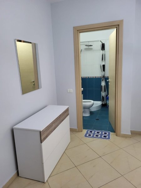 Tirane, jepet me qera apartament 2+1+Ballkon Kati 4, 100 m² 650 € (Kopshti Botanik)