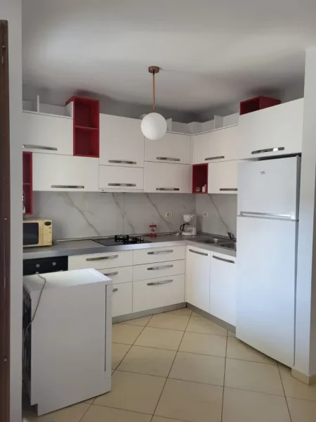 Tirane, jepet me qera apartament 2+1+Ballkon Kati 4, 100 m² 650 € (Kopshti Botanik)