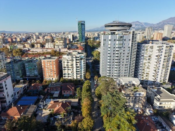 Tirane, jepet me qera dyqan Kati 0, 620 m² 14.000 € (Blloku)