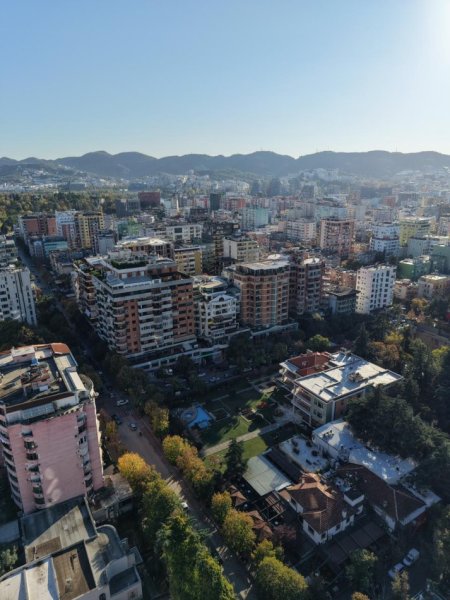 Tirane, jepet me qera dyqan Kati 0, 620 m² 14.000 € (Blloku)