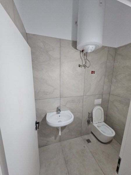 Tirane, jepet me qera dyqan Kati 0, 65 m² 500 € (Don Bosko)