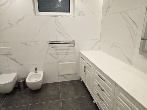Tirane, jepet me qera Vile Kati 0, 803 m² 5.000 € (TEG)