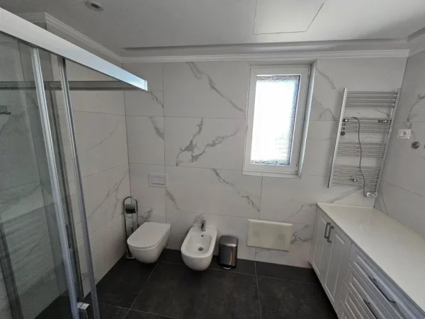 Tirane, jepet me qera Vile Kati 0, 803 m² 5.000 € (TEG)