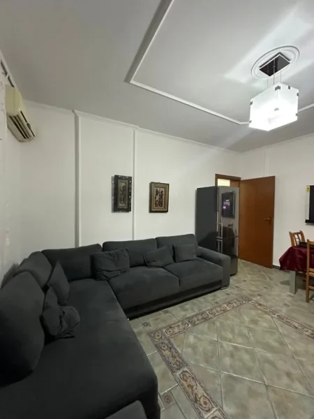 Tirane, jepet me qera apartament 1+1+Ballkon Kati 7, 73 m² 600 € 