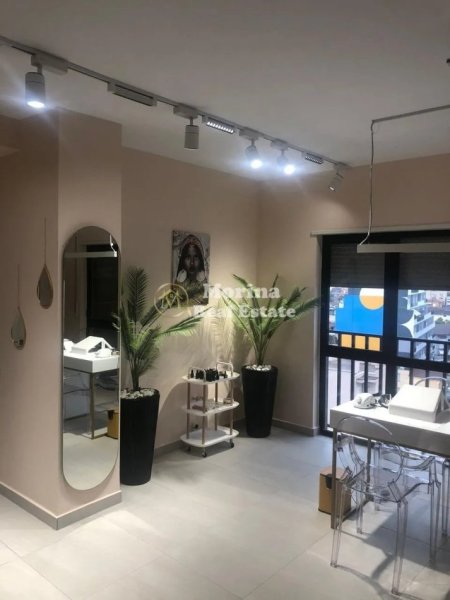 Tirane, shitet ambjent biznesi Kati 8, 116 m² 261.000 € (Selvia)