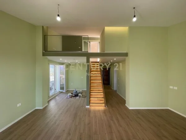 Tirane, shes apartament duplex 3+1+Ballkon Kati 4, 124 m² 190.000 € (Fresku)