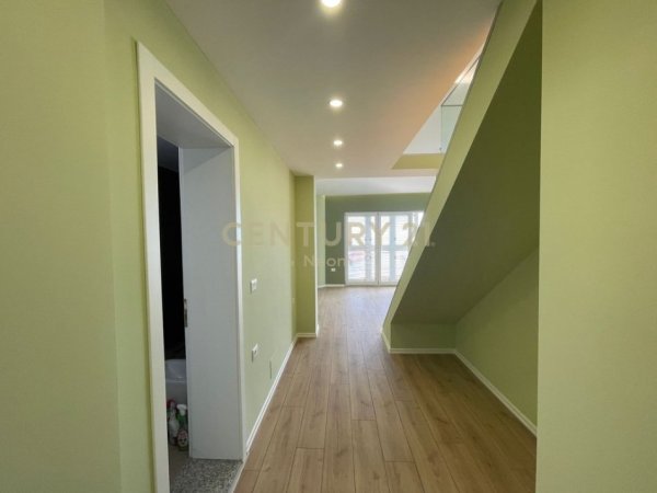 Tirane, shes apartament duplex 3+1+Ballkon Kati 4, 124 m² 190.000 € (Fresku)