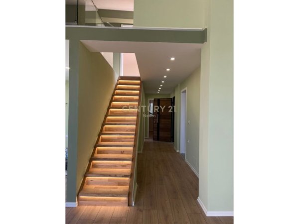 Tirane, shes apartament duplex 3+1+Ballkon Kati 4, 124 m² 190.000 € (Fresku)